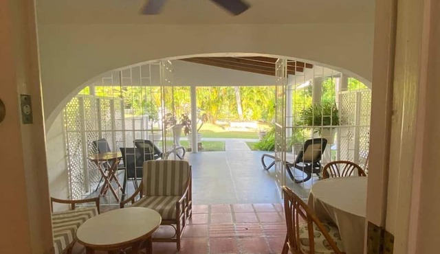 Charming Condo Sunset Palms #61 Holetown Beach pool access WiFi in Holetown