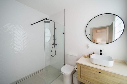 New CHIC 2BR Villa Walk to Beach Pool & Terrace