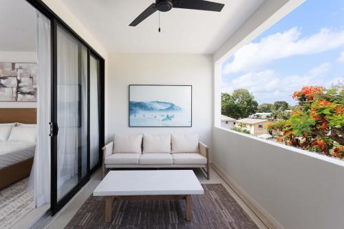 New CHIC 3BR Villa Walk to Beach Pool & Terrace