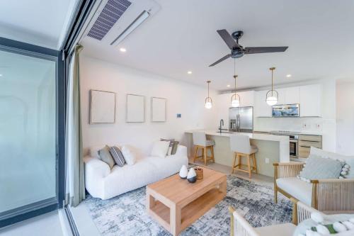 Elegant NEW 3BR Villa with Pool Walk to Beach in Saint James