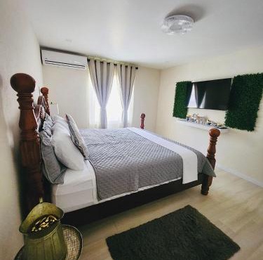 Jadens Guest House - by ZenBreak in Saint Michael