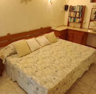 Golden Gem Cosy Apartment with pool & garden view