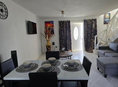 Cassywins Short Term Rentals APT 3 in Christ Church