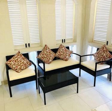 Steps 2 Beach - 5 Bedroom 3 Bathroom Villa in Christ Church
