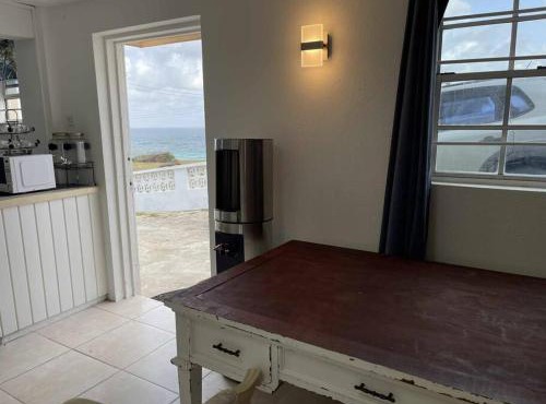 Ocean view, breezy 2-Bedroom Apt by the cliff in Saint Philip