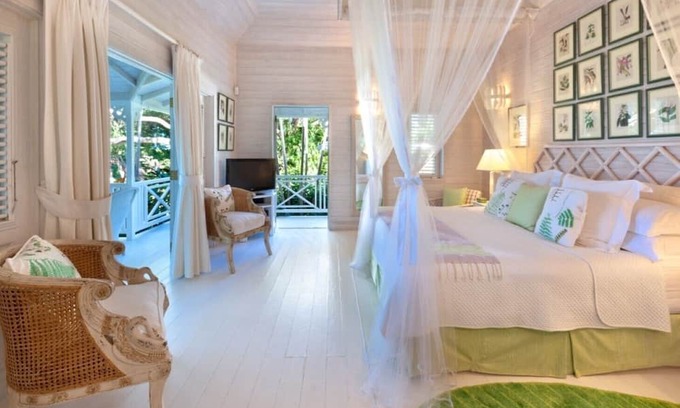 Deanes Villa | This Villa offers luxury island living